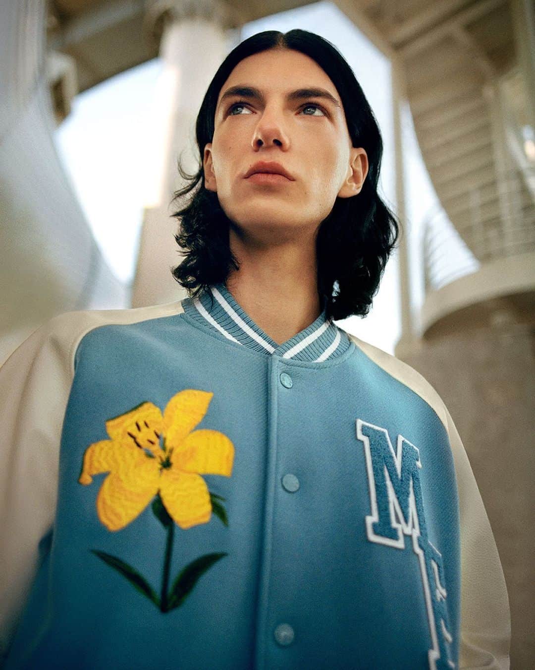 モンクレールのインスタグラム：「Gild the lily. This sky-blue felted wool and leather Varsity jacket is one of only 33 made. Each jacket is stamped with a unique serial number on the sleeve, making it as a true Moncler x FRGMT collector’s item. Exclusively available on moncler.com.   #MONCLERGENIUS  #MONCLERFRGMT   @fujiwarahiroshi」