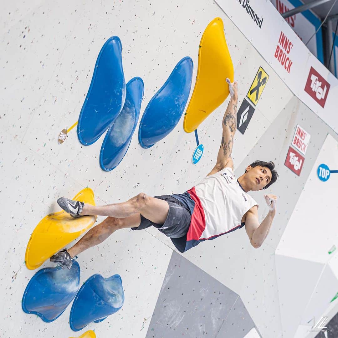 チョン・ジョンウォンのインスタグラム：「2023 Last Bouldering worldcup Final ✔️🔥 Let’s do it   📸 @vladek_zumr 🙏  @thenorthface_kr @scarpaspa」