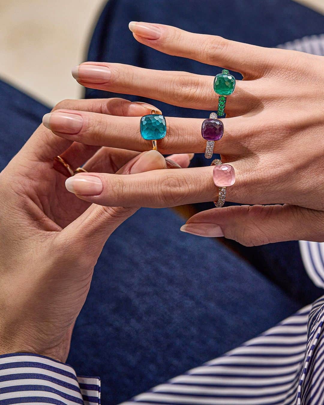 Harrodsのインスタグラム：「Colour is key to #Pomellato’s cult-favourite Nudo collection. A clever floating setting means its stones are free of claws, allowing the collection’s candy-like rainbow gems to shine – be they rose quartz, topaz, amethyst or any of the 35 stones in the brand’s vibrant repertoire.  Find Nudo and more collections at the Pomellato pop-up in the Exhibition Windows on the Ground Floor, in Jewellery on the First Floor and at harrods.com.  #Harrods #HarrodsFineJewellery #NudoCollection」