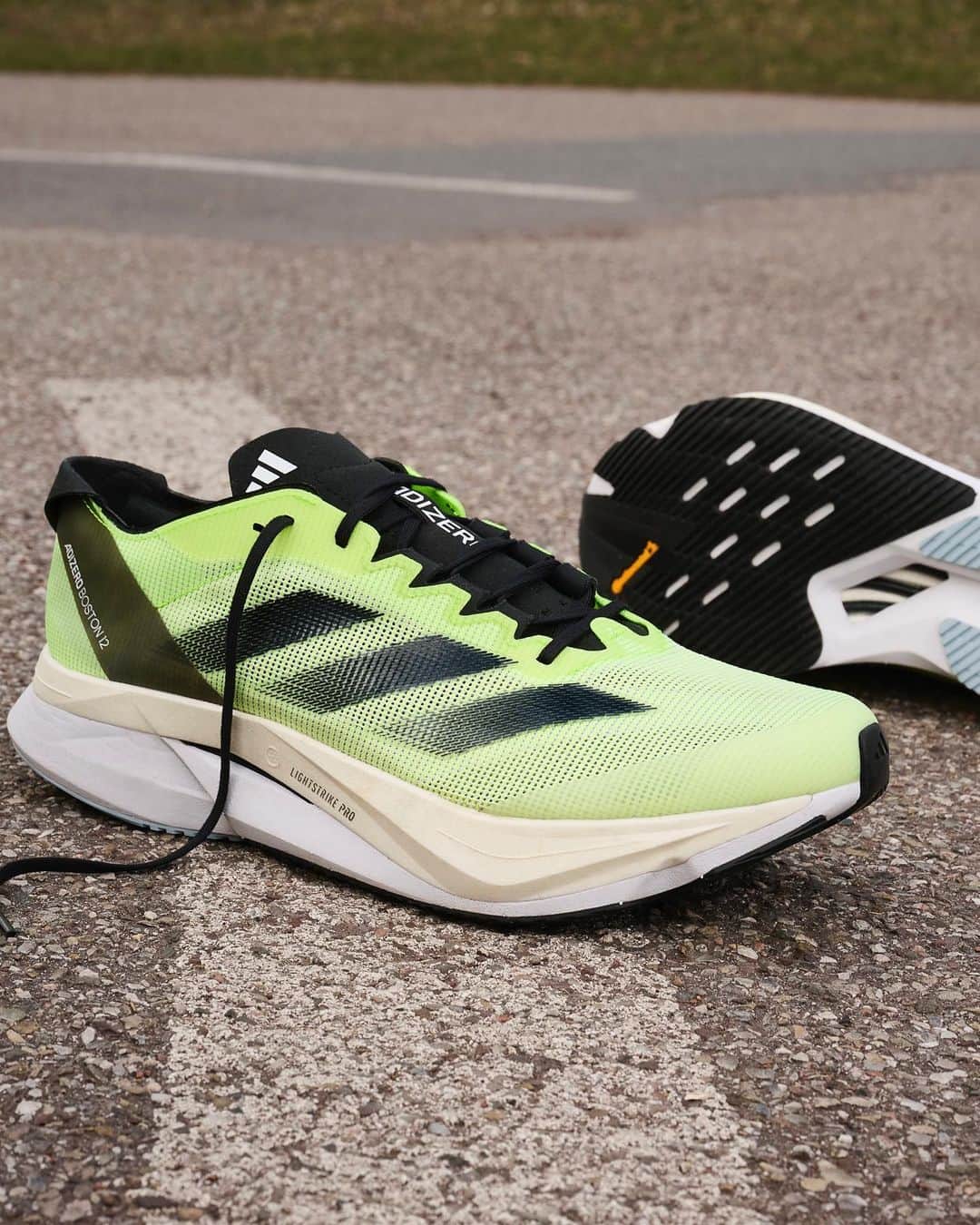 adidas Runningのインスタグラム：「Packed with race-day tech, the #Adizero Boston 12 is here to help you train like a champion.  With a lightweight, breathable fit and glass fiber-infused ENERGY RODS 2.0 achieving high-performance midsole stiffness, preparing for your next PB just got exciting.  Swipe it. ➡」