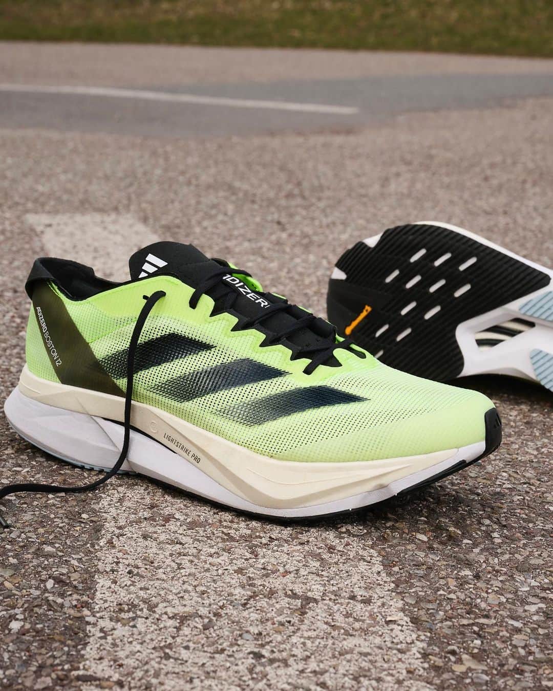 のインスタグラム：「Packed with race-day tech, the #Adizero Boston 12 is here to help you train like a champion.  With a lightweight, breathable fit and glass fiber-infused ENERGY RODS 2.0 achieving high-performance midsole stiffness, preparing for your next PB just got exciting.  Swipe it. ➡」