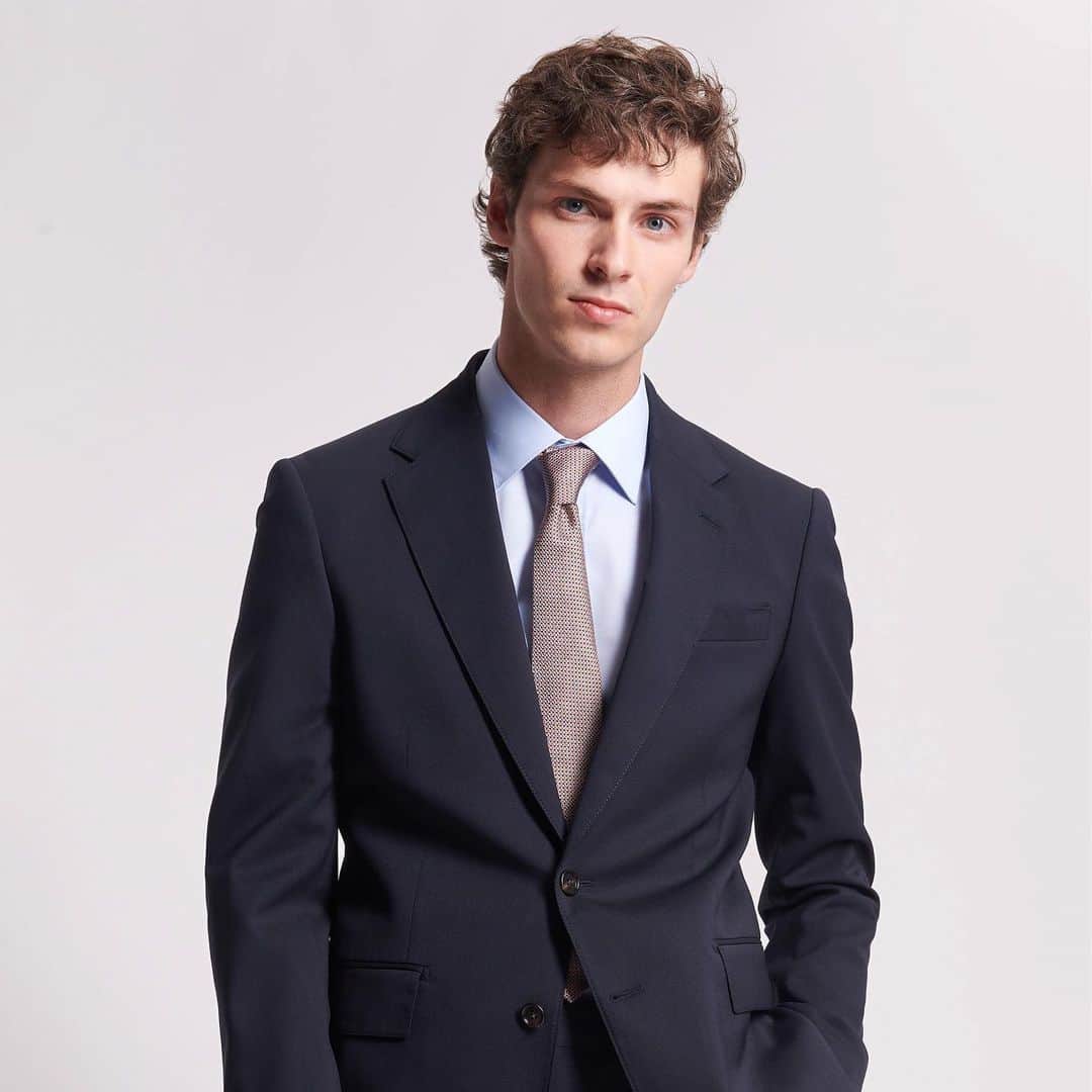 ドゥシャンのインスタグラム：「Tailored suits designed to exude elegance at the Royal Ascot  #DuchampLondon #Menswear #royalascot」