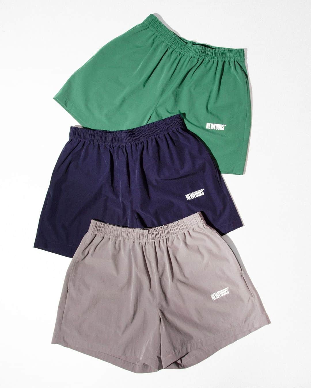ガーブストアのインスタグラム：「As the name suggests, SOFTHYPHEN's NEWYOURS shorts are an easy staple to help you beat the heat. Available in three colours, green, navy or grey. Shop now.」