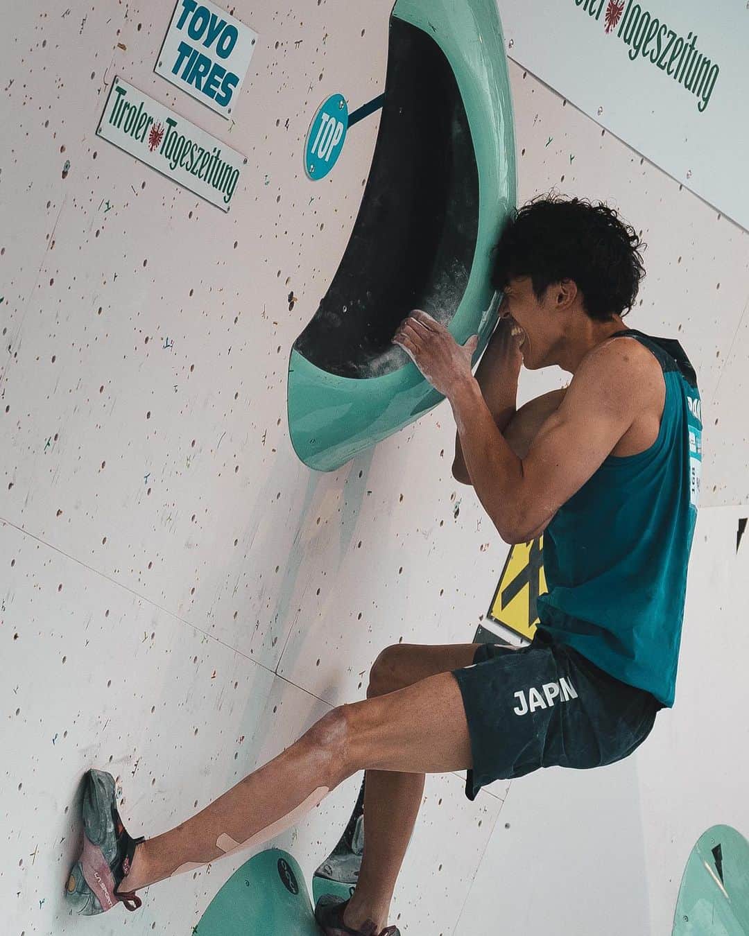 楢﨑明智のインスタグラム：「I’m ready to send it tonight!!  決勝も頑張ります🔥  📸 @mignightsnack   #日新火災　@movesport_jp @frictionlabs」