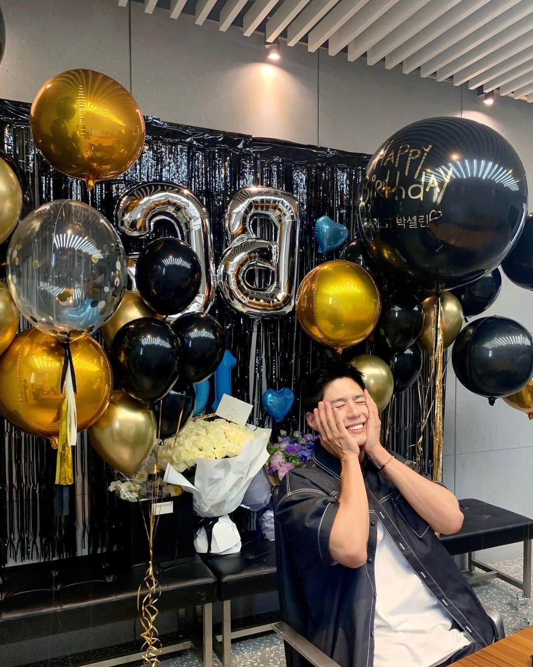 パク・ボゴムのインスタグラム：「저의 생일을 축하해주신 모든 분들, 진심으로 감사합니다💛」