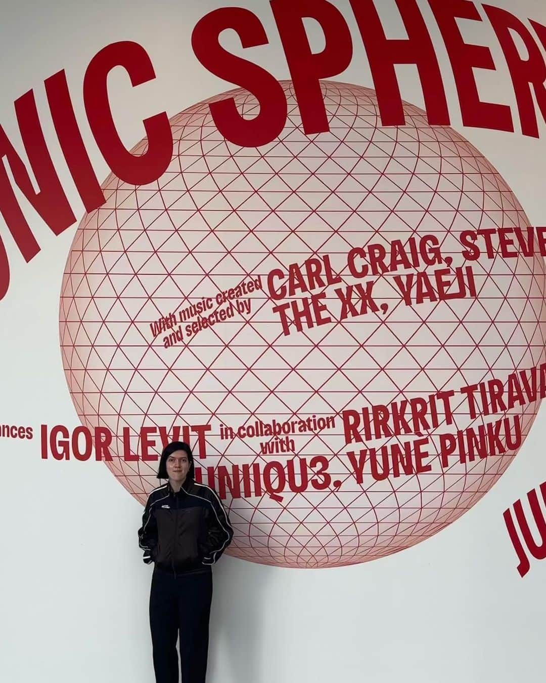 The xxのインスタグラム：「You can now experience our debut album ‘xx’ in a multisensory concert hall suspended in air in NYC, hosted by @theshedny ✨  @romyromyromy and @jamie___xx both visited @theshedny sonic sphere before it opened on their NYC trips, open from today until 7th July 💫」