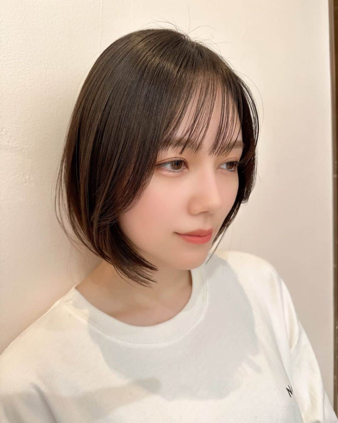 涼森れむのインスタグラム：「. ボブ整えて貰いました💇‍♀️ . トリートメントもしてもらって、ちゅるんボブになりました！！ 素敵すぎる🤤 . @rollen_katagiriさんありがとうございました🙇🏻‍♂️」