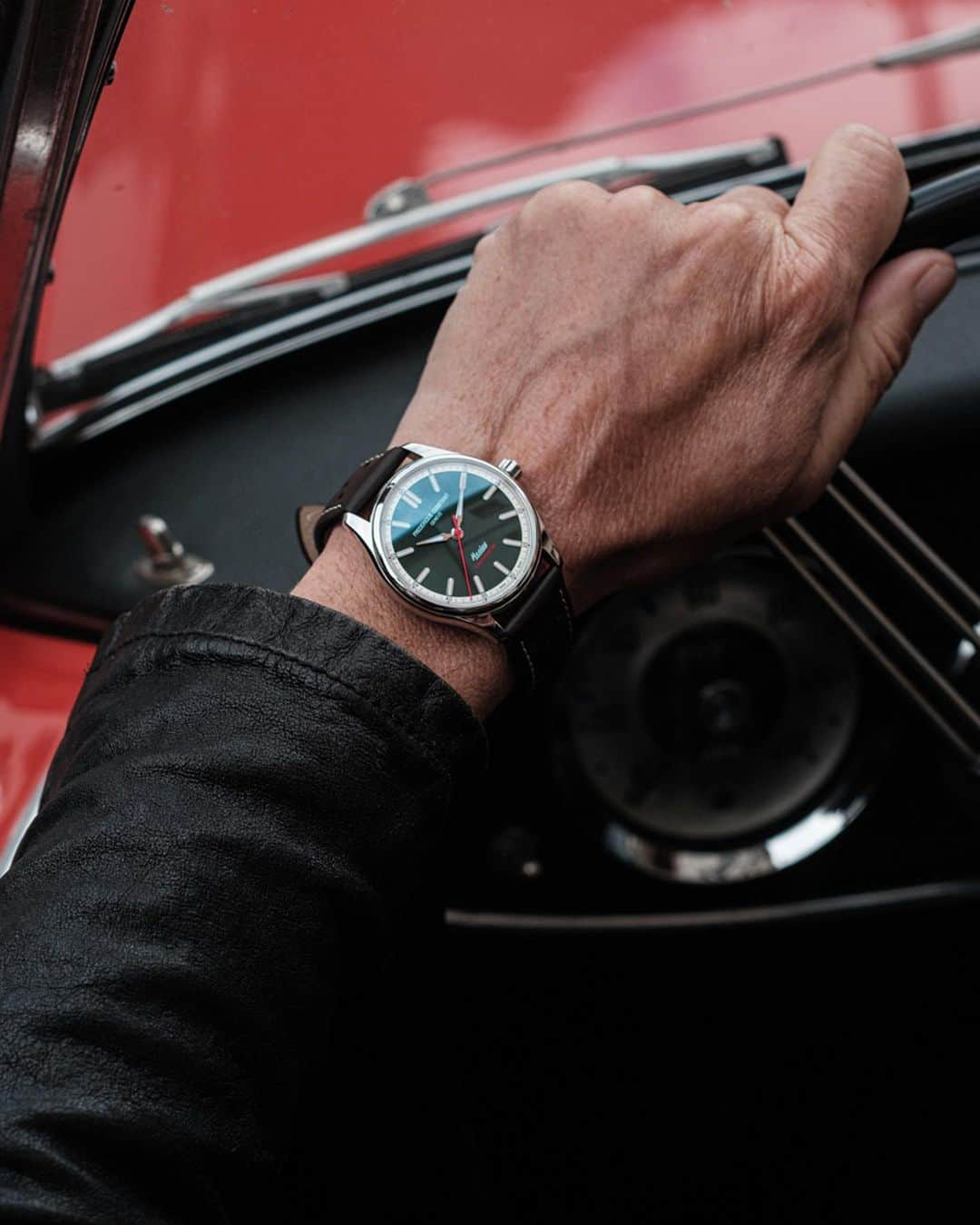 フレデリックコンスタントさんのインスタグラム写真 - (フレデリックコンスタントInstagram)「Do you like classic cars? Vintage Rally watches are authenticated by the original “Healey” logo marked on the dial. Each piece comes in a collector’s gift set, completed with a miniature replica of the NOJ393.  #LiveYourPassion #VintageRallyCollection #Limitededition #MenWatch #VintageCar」6月17日 0時33分 - frederiqueconstant