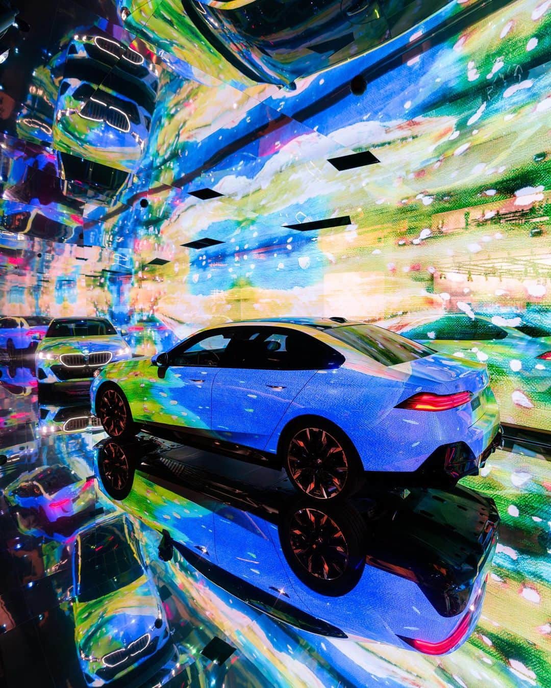 BMWさんのインスタグラム写真 - (BMWInstagram)「When art meets technology. In collaboration with @nathan_shipley_vfx and @artdrunk and five contemporary artists, we created The Electric AI Canvas transforming THE NEW i5 into an ever-changing art experience at @Artbasel.   @ArtBasel #ArtBasel2023 @bmwgroupculture 📷 @mikenimtsch   Meet our five artists: @EstherMahlanguArt, @Nawa_Kohei, @Ernatmack, @jynsjunup, and Bin Woo Hyuk  THE NEW i5. 100% Electric. #THENEWi5 #THEi5 #BMW #BMWi #BornElectric #BMWElectric __ BMW i5 eDrive40*: Combined power consumption: 18.9–15.9 kWh/100 km. Combined CO2 emissions: 0 g/km. Electric range: 497–582 kilometers. All data according to WLTP. * Preliminary data; no homologation figures available yet. Further info: www.bmw.com/disclaimer」6月17日 0時34分 - bmw