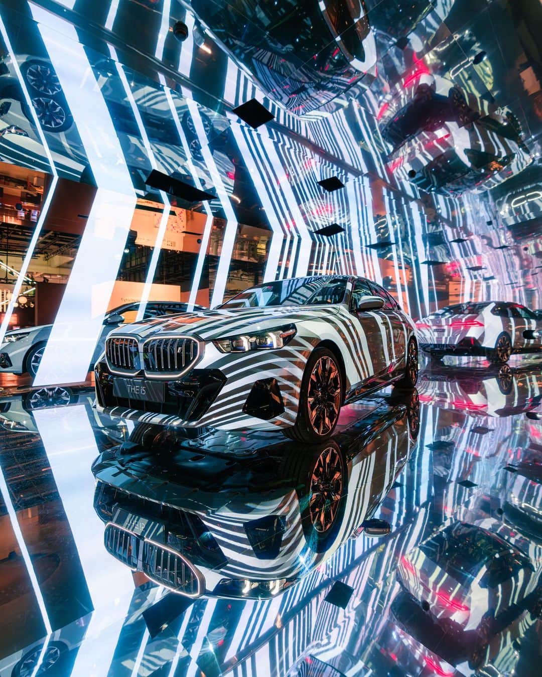 BMWさんのインスタグラム写真 - (BMWInstagram)「When art meets technology. In collaboration with @nathan_shipley_vfx and @artdrunk and five contemporary artists, we created The Electric AI Canvas transforming THE NEW i5 into an ever-changing art experience at @Artbasel.   @ArtBasel #ArtBasel2023 @bmwgroupculture 📷 @mikenimtsch   Meet our five artists: @EstherMahlanguArt, @Nawa_Kohei, @Ernatmack, @jynsjunup, and Bin Woo Hyuk  THE NEW i5. 100% Electric. #THENEWi5 #THEi5 #BMW #BMWi #BornElectric #BMWElectric __ BMW i5 eDrive40*: Combined power consumption: 18.9–15.9 kWh/100 km. Combined CO2 emissions: 0 g/km. Electric range: 497–582 kilometers. All data according to WLTP. * Preliminary data; no homologation figures available yet. Further info: www.bmw.com/disclaimer」6月17日 0時34分 - bmw