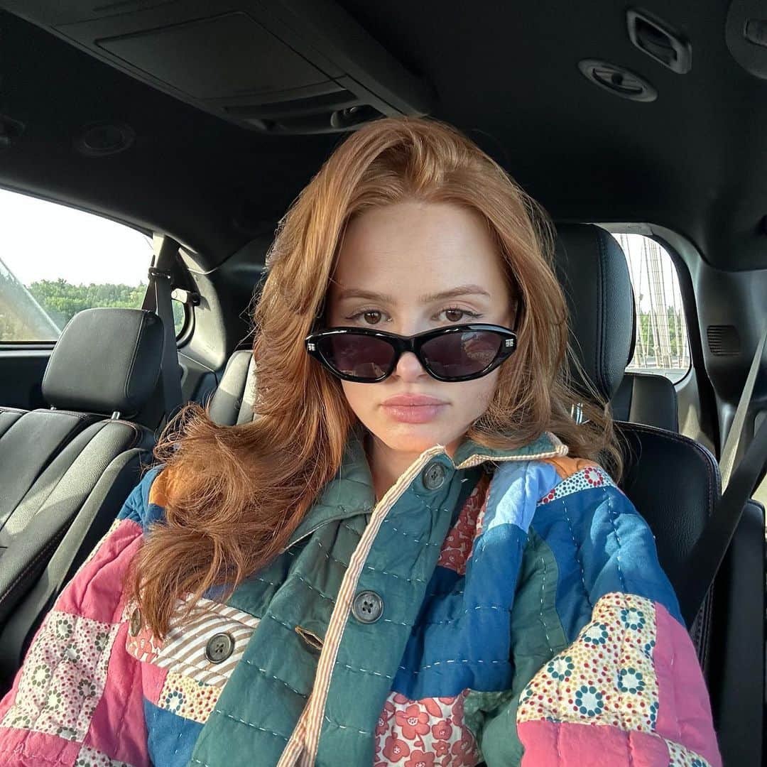 マデライン・ペッチのインスタグラム：「a wild madelaine finishing up her longest and biggest chapter to date 🥴 tbc」