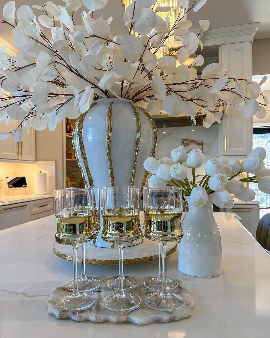 のインスタグラム：「Drinkware, serveware, dinnerware and more, all right here 👉inspiremehomedecor.com ✨ Host dinner parties in style with IMHD, tap the photos to get the look or click the link in bio!」