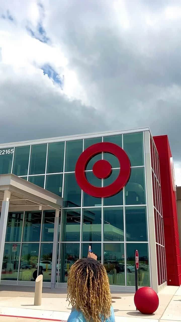 Targetのインスタグラム：「selfie with bullseye or it didn’t happen  #target #targetrun @elijahnelsonnn」