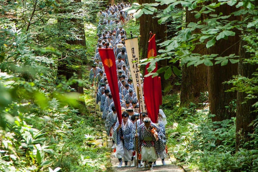 Michael Yamashitaさんのインスタグラム写真 - (Michael YamashitaInstagram)「A walk in the woods - Yamabushi, Japanese mountain ascetic monks, climb the 2,446-step stone stairway through cedar forests to the summit of Mt. Haguro. They are followers of shugendō, an ancient religion combining aspects of mountain worship, Buddhism, Shintoism and Taoism. Critical to their beliefs is the pursuit of enlightenment through communing with nature over long periods. The religion places a heavy emphasis on asceticism and feats of endurance. Dewa Sanzan is a popular pilgrimage site visited by many, including famed haiku poet Matsuo Bashō, who walked these same steps alongside yamabushi in the 17th century. #yamabushi #dewasanzan #basho #hagurosan」6月17日 1時20分 - yamashitaphoto