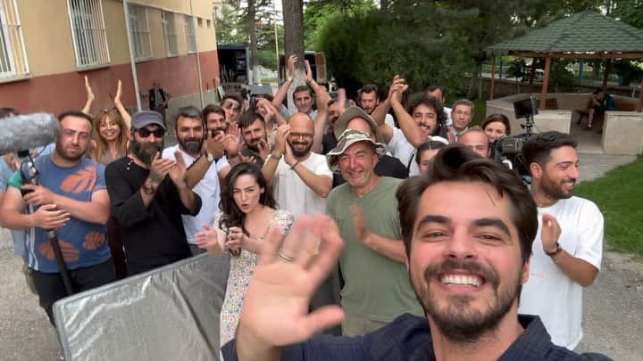 Berk Atanのインスタグラム：「Koca 103 bölüm… Bu videoda olmayan 2. Ekibimizin de eline emeğine sağlık. Herkese iyi tatiller ❤️ @gonuldagitrt」
