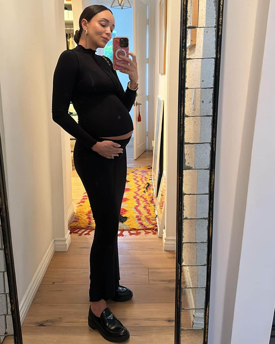 アシュリー・マデクウェさんのインスタグラム写真 - (アシュリー・マデクウェInstagram)「Bump fits   #pregnantbelly」6月17日 1時27分 - ashleymadekwe