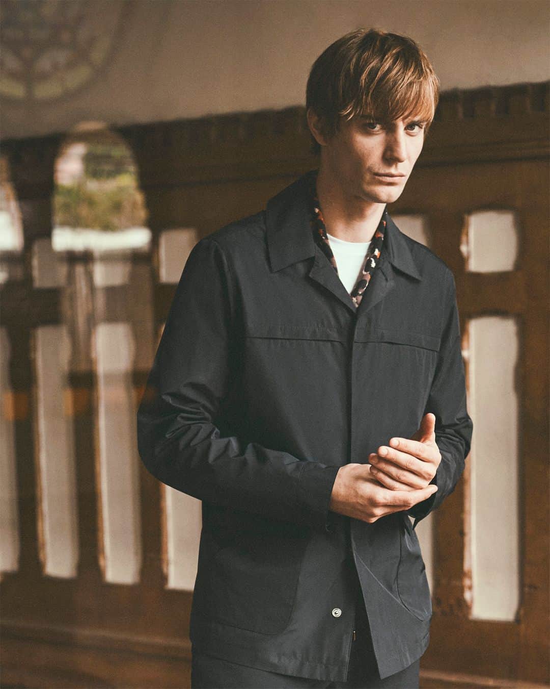 パルジレリのインスタグラム：「Prepare for your spring/summer getaways with the new Pal Zileri’s Oyster Field Jacket, easy to style up for a refined yet functional outfit.   Discover the SS23 Collection on palzileri.com   #PalZileri #PalZileriSS23 #EffortlessAttitude」
