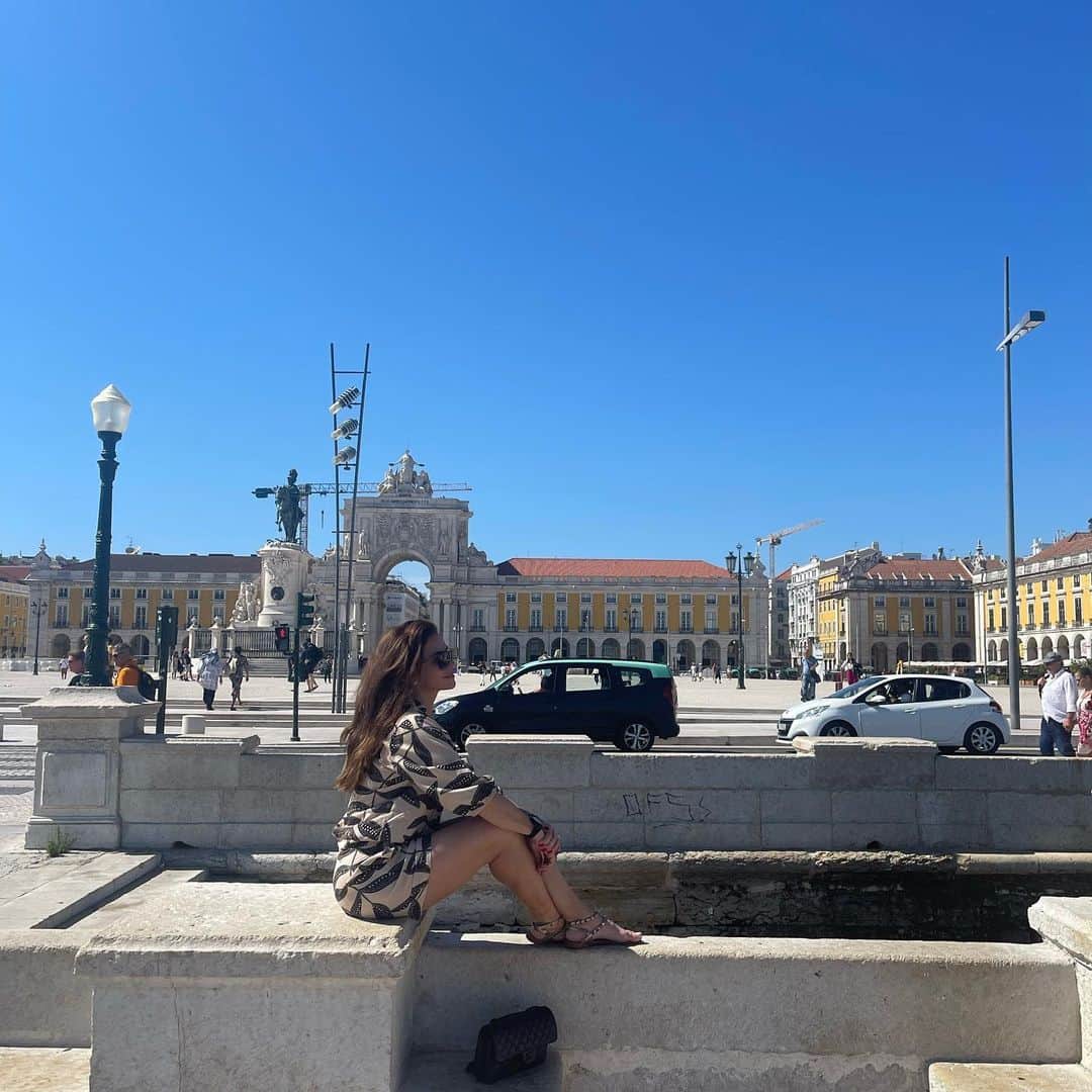 Giovanna Antonelliのインスタグラム：「Lisboa sua linda!!!!!!!  Que dia lindo!!  Presente de Deus!!!! 🇵🇹😉🙏🏽🌹🎶🤸🏽🫶🏼😘 #portugal #gratidao #viagem」