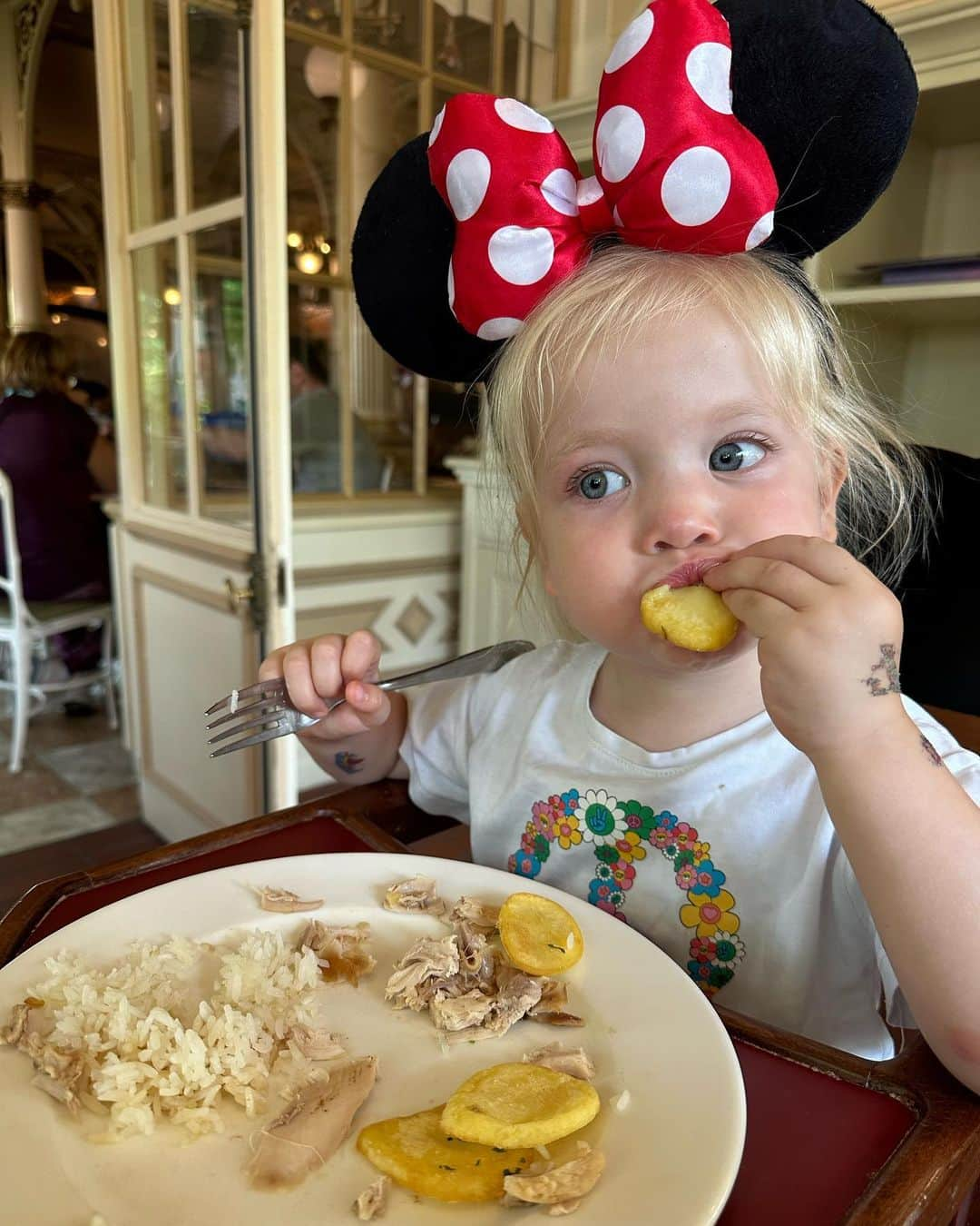 キアラ・フェラーニさんのインスタグラム写真 - (キアラ・フェラーニInstagram)「@disneylandparis day 1 🥹 #TheFerragnez #supplied」6月17日 2時00分 - chiaraferragni