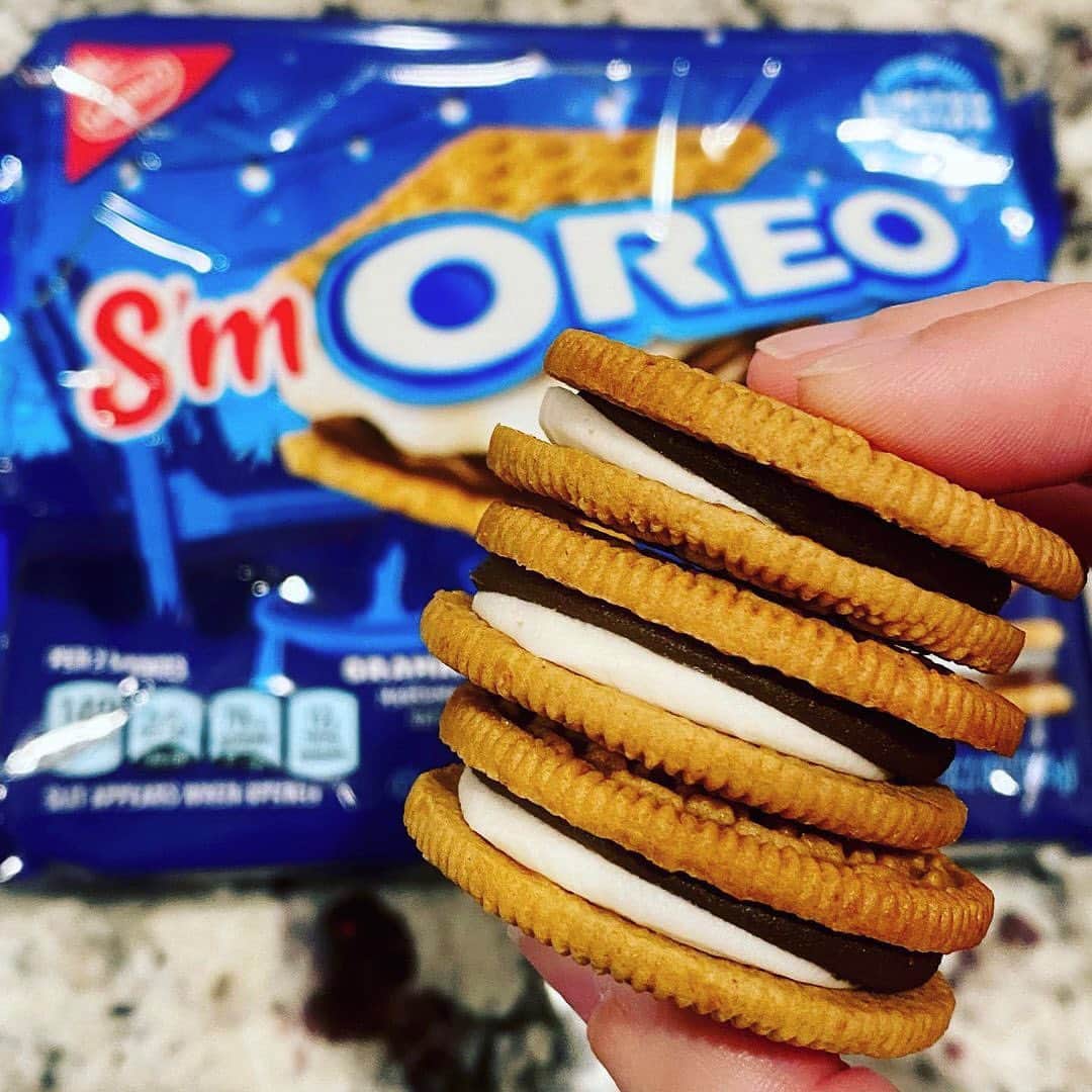 OREOさんのインスタグラム写真 - (OREOInstagram)「S’mOREO Cookies on S’mOREO Cookies 🔥🪵  📸: @dncsnacksterz, @nailinitwitherica, @lilsomethingsweetcookies, @ashleyeatscookies, @the.sweet.foodie, @lilmissmodel14」6月17日 2時09分 - oreo