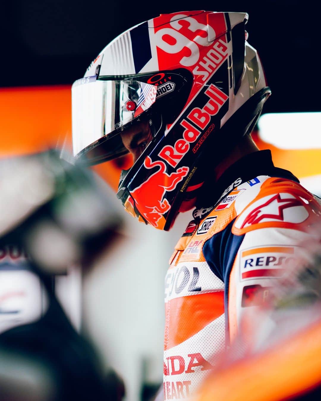 レプソル・ホンダのインスタグラム：「We keep working.」