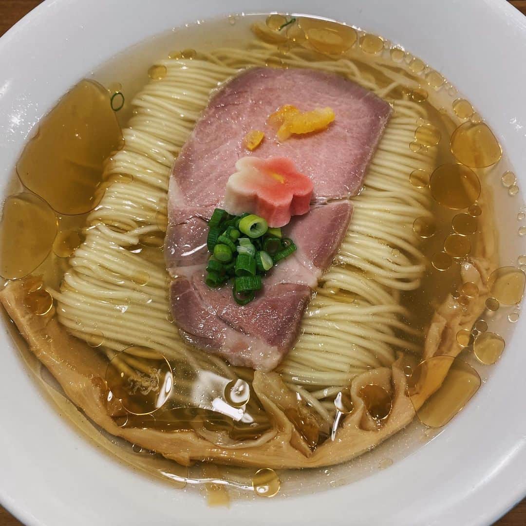 藤田早希のインスタグラム：「鯛塩ラーメンおはつ。 あと2回集中稽古頑張ろな👶🏻🍼. . ☆☆☆☆☆☆☆☆☆☆☆☆☆☆☆☆☆☆☆☆☆☆☆. .  Sea bream salt ramen lunch. Do your best in 2 more intensive practice👶🏻🍼. .  도미 소금라면 좋은 아침. 그리고 2회 집중 연습 최선을 다해 👶🏻🍼 . ☆☆☆☆☆☆☆☆☆☆☆☆☆☆☆☆☆☆☆☆☆☆☆. . . .  #ラーメン #ラーメン好きな人と繋がりたい #ラーメン部 #japaneseramen #ramen #ラースタグラム . . . .」