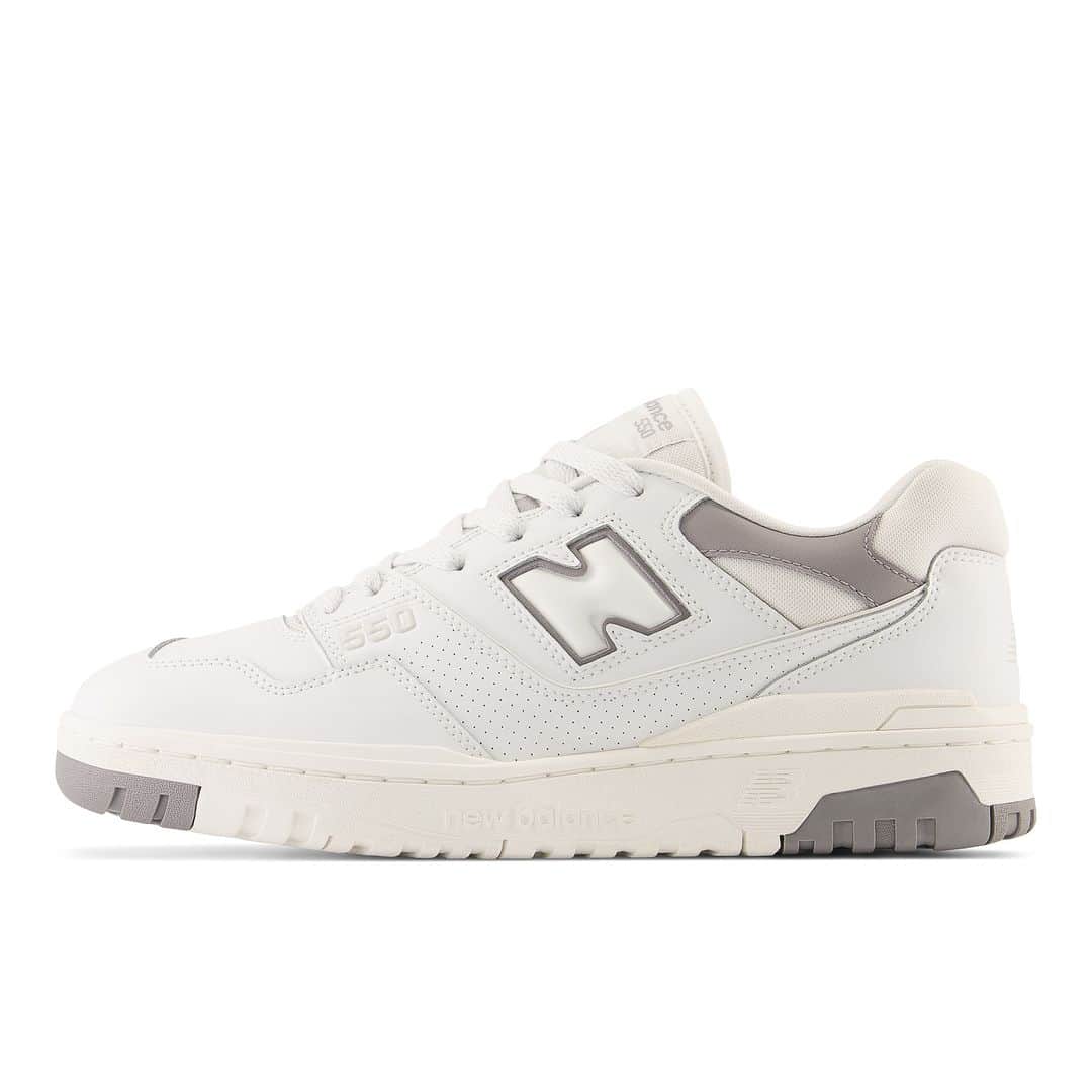 ABC-MART Grand Stageさんのインスタグラム写真 - (ABC-MART Grand StageInstagram)「・ ＜NEW IN＞  NEW BALANCE BB550SWA WHITE/GRAY(SWA) ￥17,600  80年代にリリースされた競技者向けバスケットボールシューズを復刻した「BB550」。足馴染みのよい上質なフルグレインレザーアッパーに、90年代を彷彿とさせるポップなカラーをアクセントに組み合わせ、懐かしくも新しいルックスに仕上げました。  *店舗によって取り扱いサイズが異なる場合が御座います。  #abcmart #abcマート #abcgs #nb #newbalance #ニューバランス #BB550SWA #BB550」6月17日 12時00分 - abcmart_grandstage