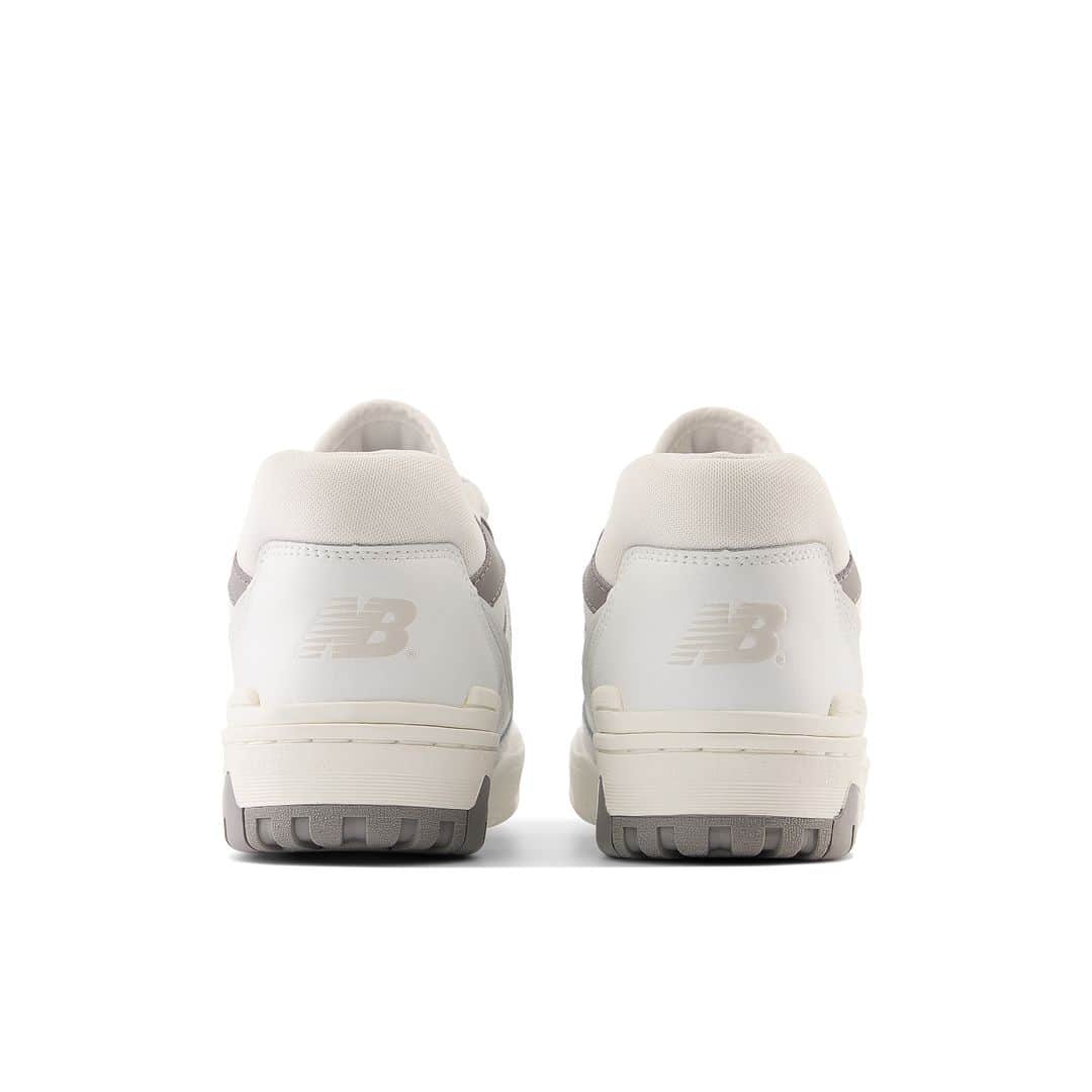 ABC-MART Grand Stageさんのインスタグラム写真 - (ABC-MART Grand StageInstagram)「・ ＜NEW IN＞  NEW BALANCE BB550SWA WHITE/GRAY(SWA) ￥17,600  80年代にリリースされた競技者向けバスケットボールシューズを復刻した「BB550」。足馴染みのよい上質なフルグレインレザーアッパーに、90年代を彷彿とさせるポップなカラーをアクセントに組み合わせ、懐かしくも新しいルックスに仕上げました。  *店舗によって取り扱いサイズが異なる場合が御座います。  #abcmart #abcマート #abcgs #nb #newbalance #ニューバランス #BB550SWA #BB550」6月17日 12時00分 - abcmart_grandstage