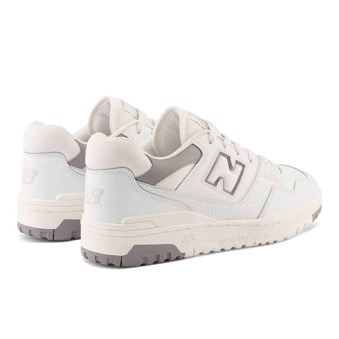 ABC-MART Grand Stageさんのインスタグラム写真 - (ABC-MART Grand StageInstagram)「・ ＜NEW IN＞  NEW BALANCE BB550SWA WHITE/GRAY(SWA) ￥17,600  80年代にリリースされた競技者向けバスケットボールシューズを復刻した「BB550」。足馴染みのよい上質なフルグレインレザーアッパーに、90年代を彷彿とさせるポップなカラーをアクセントに組み合わせ、懐かしくも新しいルックスに仕上げました。  *店舗によって取り扱いサイズが異なる場合が御座います。  #abcmart #abcマート #abcgs #nb #newbalance #ニューバランス #BB550SWA #BB550」6月17日 12時00分 - abcmart_grandstage