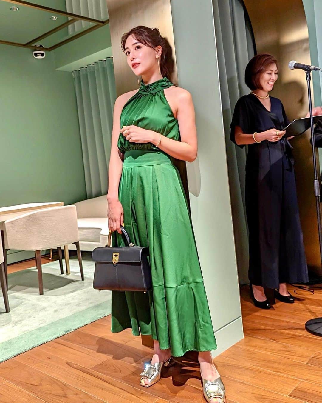 石井里奈さんのインスタグラム写真 - (石井里奈Instagram)「イタリアのジュエリーブランド @fope1929 が銀座の店舗のオープンパーティーへ✨🩷 . キラキラでいろんな洋服やな合わせやすいジュエリー。本当に試しに付けさせていただいたけど素敵だった✨🍸 . ドレスは @luxent_official 👗 綺麗なグリーンのカラーが目を惹くドレス。とっても素敵でした❣️ . #luxent #fope #jewelry #ジュエリー #italy #ジュエリー好き #ハイジュエリー #diamond #ダイアモンド #カクテルドレス #お呼ばれコーデ #カラードレス #greendress #オケージョン #オケージョンドレス」6月17日 12時03分 - ri7tin1025