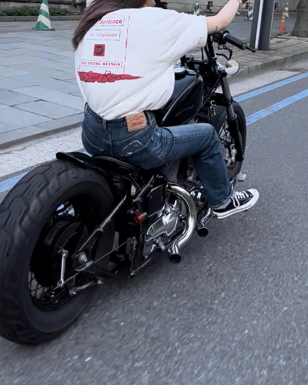 仲本莉絵瑠さんのインスタグラム写真 - (仲本莉絵瑠Instagram)「バイク日和！と言いたいところですが今年一度も乗っていません。」6月17日 12時12分 - nr0750
