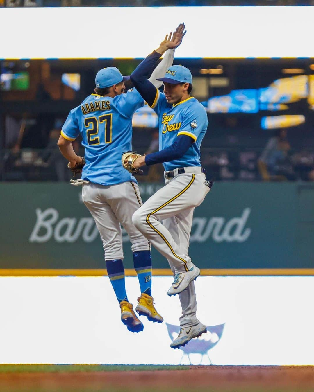 ミルウォーキー・ブルワーズさんのインスタグラム写真 - (ミルウォーキー・ブルワーズInstagram)「A dub for the Brew Crew!   #ThisIsMyCrew」6月17日 12時17分 - brewers