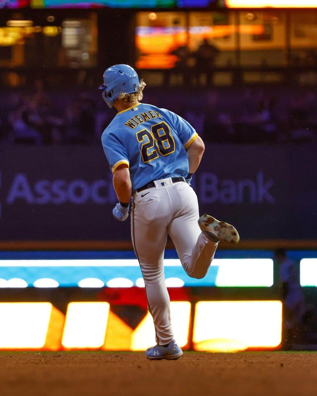 ミルウォーキー・ブルワーズさんのインスタグラム写真 - (ミルウォーキー・ブルワーズInstagram)「A dub for the Brew Crew!   #ThisIsMyCrew」6月17日 12時17分 - brewers