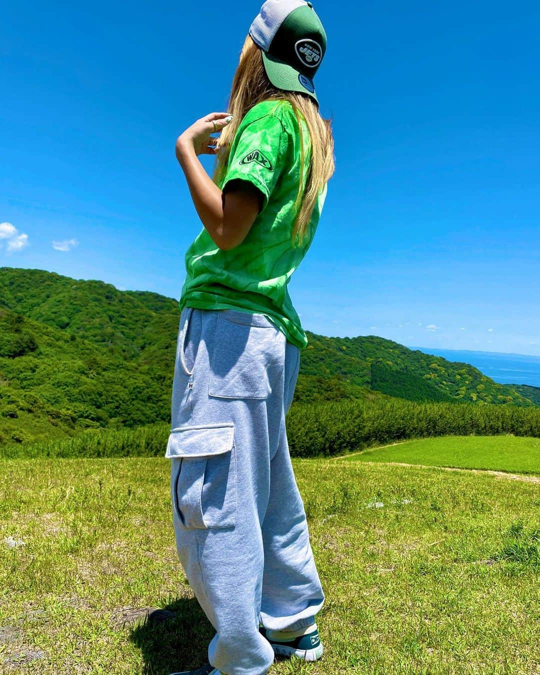 つっきさんのインスタグラム写真 - (つっきInstagram)「💚💙💚💙💚💙  WAXのTシャツ可愛いくてさ💚 まじ夏って感じーッ💙 今日も暑いし最高😆🫶🏽🌈 梅雨はよ終わってハピハピ 太陽たくさんかもーん️☀️✨ 👕 @_wax.official_   #wax #waxスタイル #waxofficial #ootd #fashion #outfit #outfitoftheday #street #kawaii #casual #coordinate #japan #tokyo #tbt #swag #wcw #mcm #yolo #tgif #tt #awesome #dc #ファッション #コーデ #ストリート #ストリートファッション #夏 #tシャツ #イケイケのイケ #すきすきのすき❤️」6月17日 12時29分 - tukki007