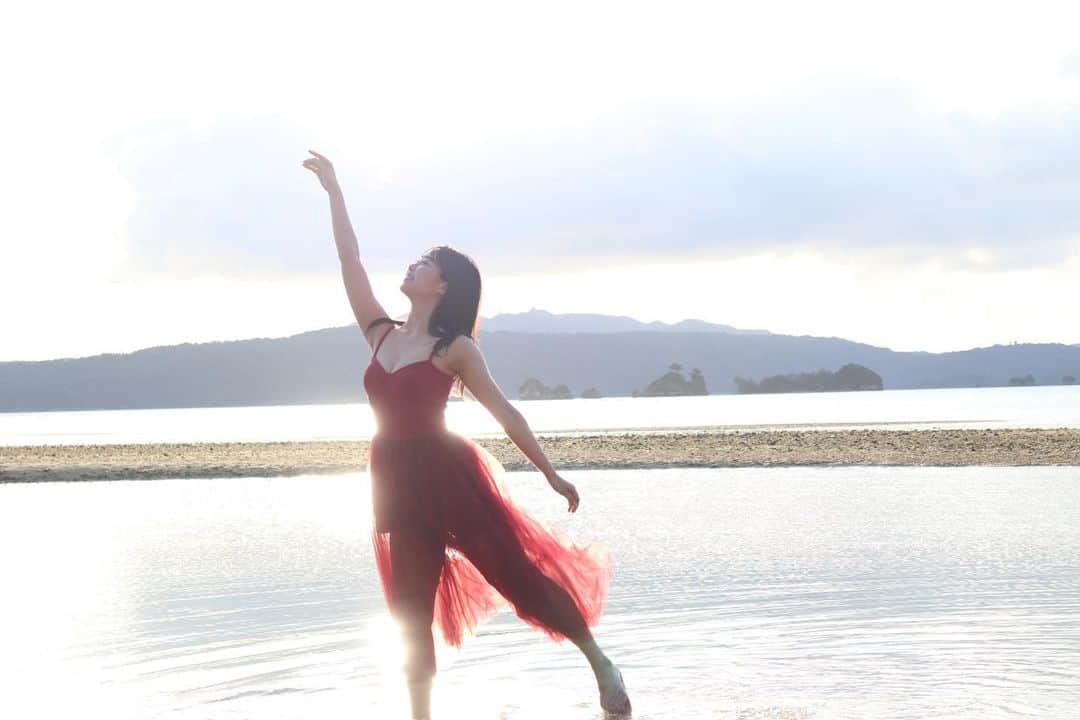 加藤夕夏のインスタグラム：「💃 オフショ♡  #加藤夕夏1st写真集 発売ちゅう。 #オフショット #心に秘めたもの #沖縄 #屋我地島 #NMB48 #加藤夕夏 #うーか　#海」
