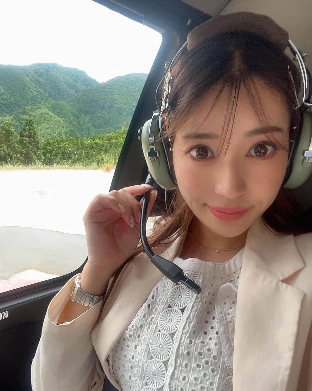 中村かなのインスタグラム：「京都ではお空の旅も🚁  金閣寺や京都御所を上から眺めるレア体験🥹✨✨ オススメです♡  #kyoto #kyotojapan #kyototrip #kyototravel #京都観光 #京都旅行 #京都ヘリコプター #ヘリコプター遊覧 #ヘリコプター #japantravel #japantrip #ヘリ #空の旅」
