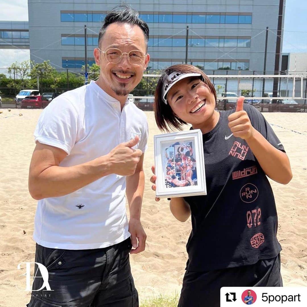 坪内紫苑のインスタグラム：「. . . こんな素敵な作品をプレゼントしてくださいました！ ありがとうございました！🙇‍♀️ ビーチバレーボールならではの砂も表現されてて、 迫力満点でした😲 またお会いできるの楽しみにしてます！！ . #ポップアート#popart#3dポップアート#3dpopart #ビーチバレー#beachvolleyball」