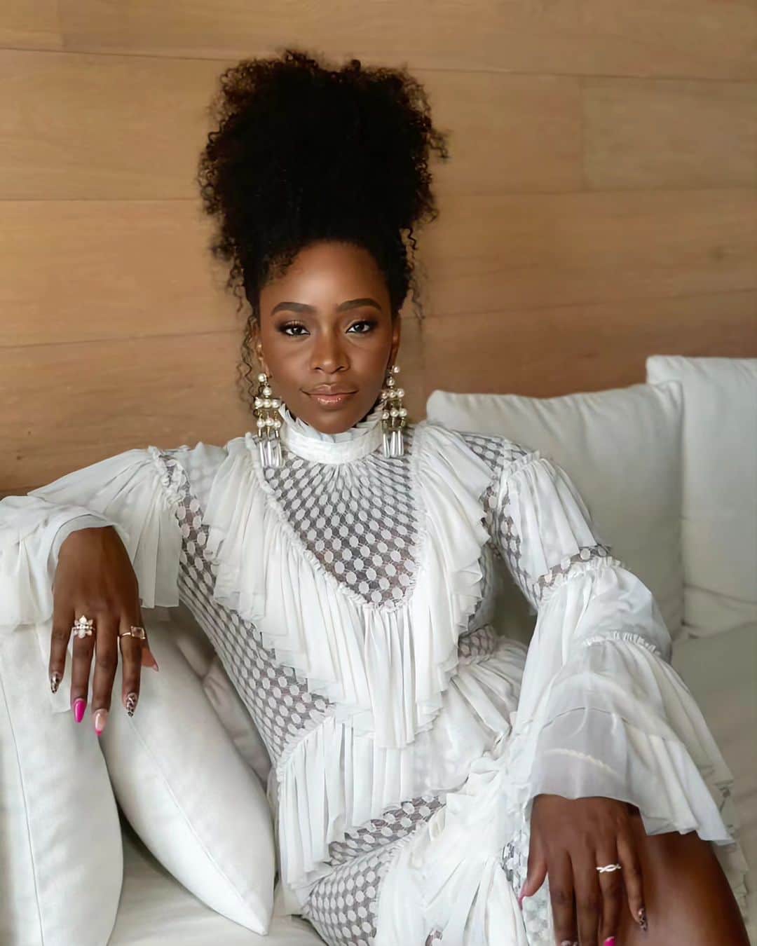 テヨナ・パリスのインスタグラム：「Black Excellence Brunch 💐  #TheyClonedTyrone premieres July 21st!!」