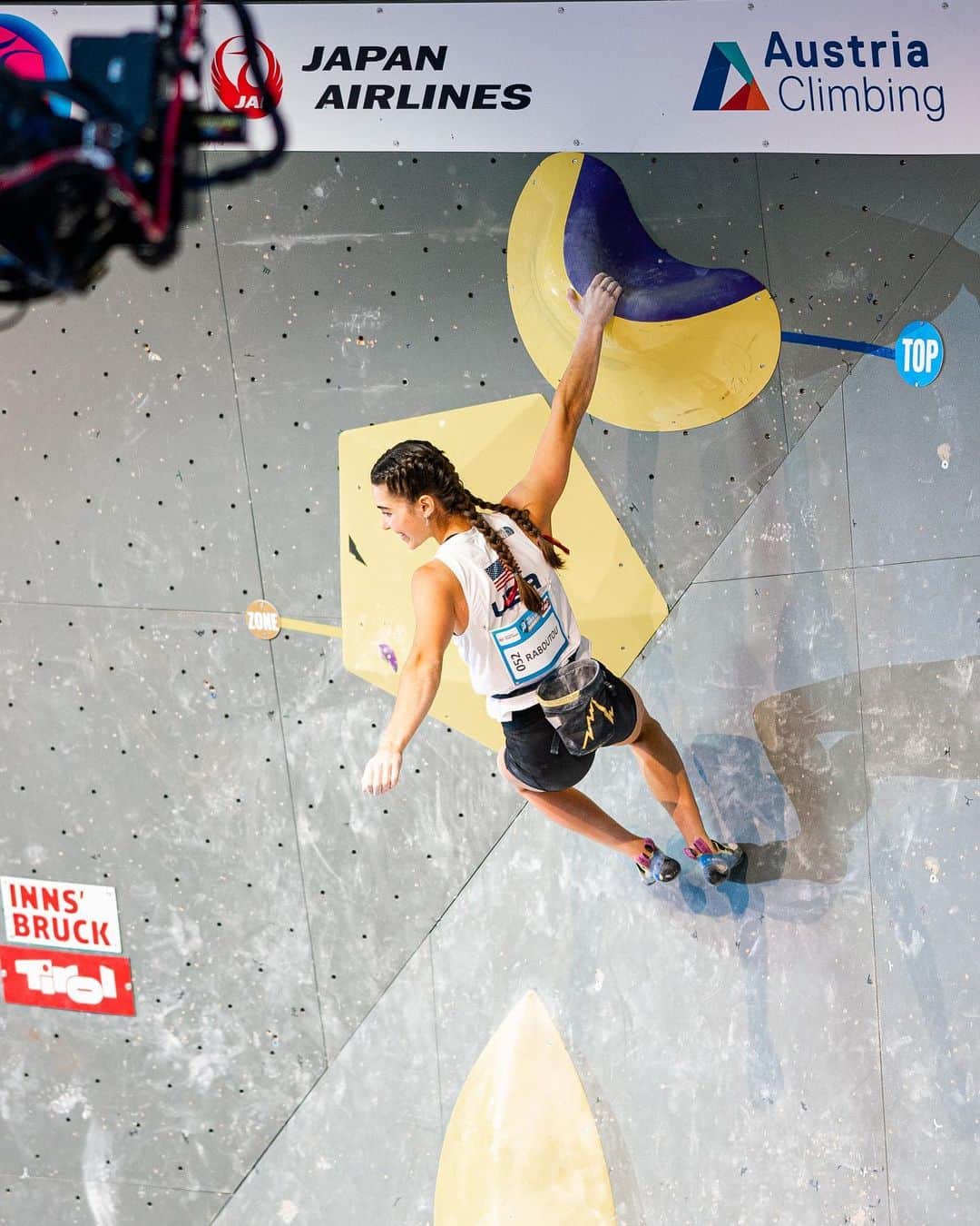 ブルック・ラバウトゥーのインスタグラム：「Just like that, the bouldering World Cup season is done! And what a special season it was. From my first gold to consistently making 4 out of 4 finals, I am incredibly happy with what I was able to bring to the game and the blissful moments the game gave back to me.  • Unfortunately I’m leaving with a slightly bitter taste from last nights final where I didn’t get to express myself as I had hoped. That aside, every chance that I got to play on the wall this season felt like a gift and I won’t let a couple boulders take away all the progress I’ve made and incredible times I’ve had.  • Thank you for the immense support. Coaches, family, friends and those who support me even though I’ve never met them, I could never begin to describe how grateful I am.  • Congrats to @janja_garnbret for a beautiful performance, @natalia_grossman and @nonaka_miho for medals last night and joining me on the overall podium 🫶 • Time to clear the mind and switch gears, let the lead climbing commence! 💃🏻🔥 • 📸: @lenadrapella」