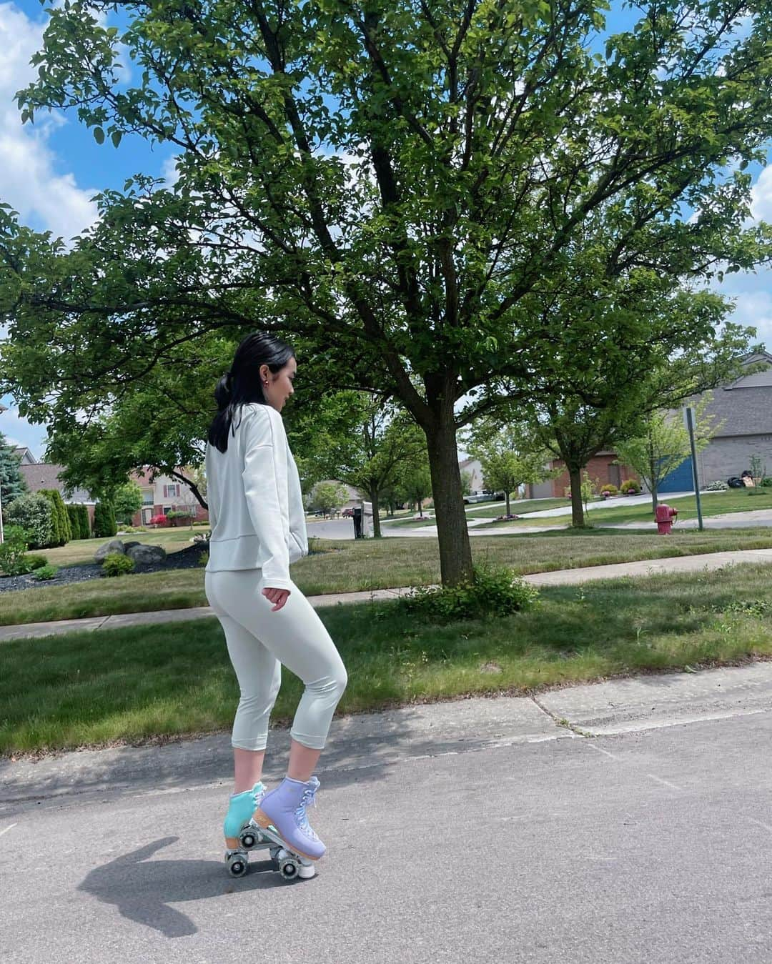 カレン・チェンさんのインスタグラム写真 - (カレン・チェンInstagram)「laughing at how i genuinely can not function in wheels 🛼  . . . tysm @ghskates for these fun roller skates! 🥰」6月17日 4時43分 - karebearsk8