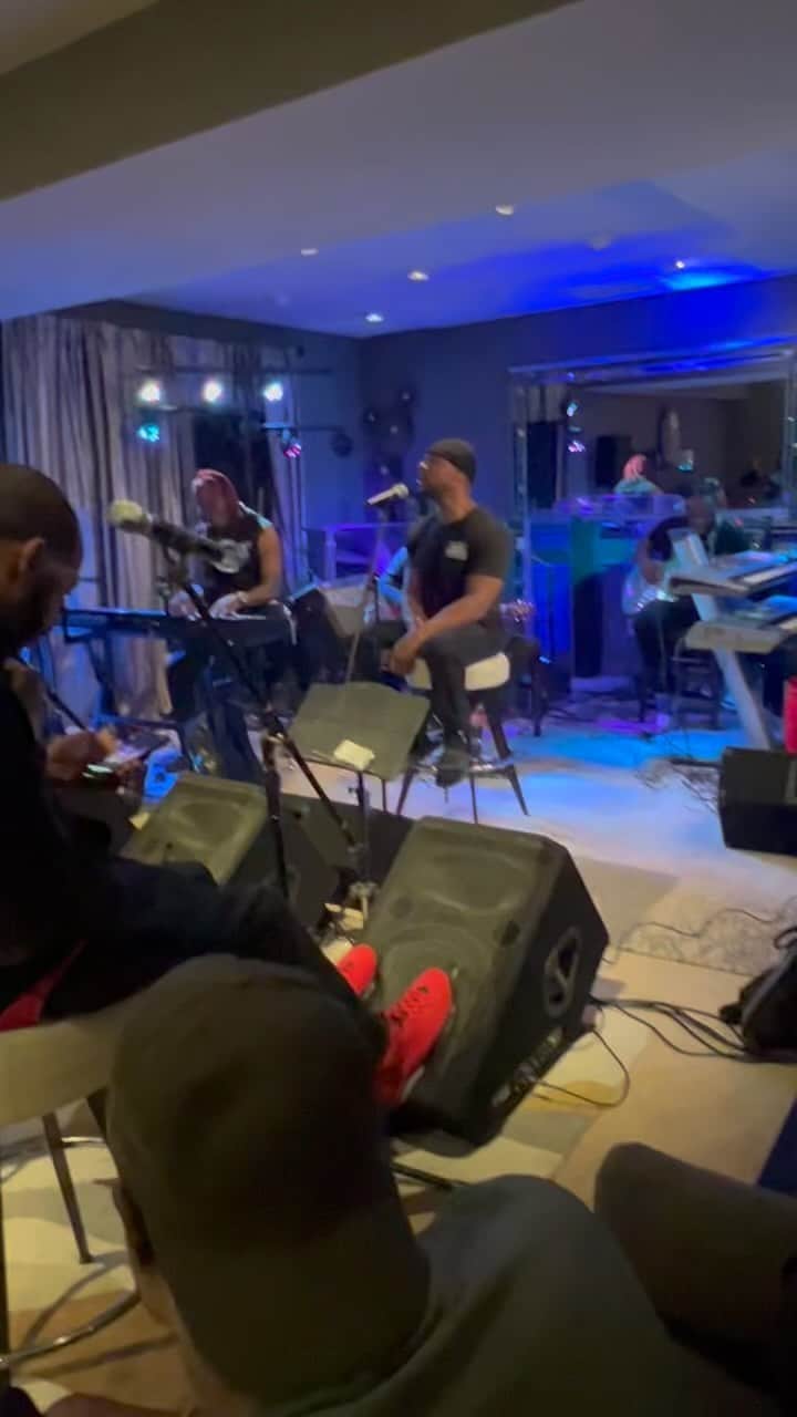 タンクのインスタグラム：「BTS #tinydesk We heavy live!..😎 R&B MONEY」