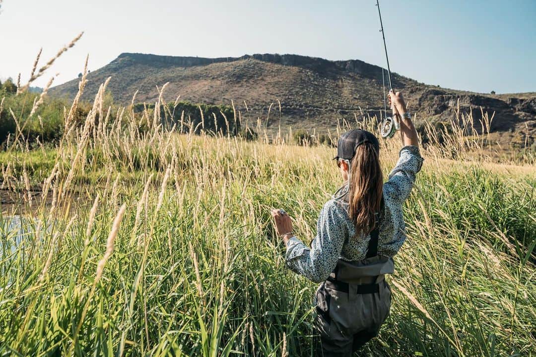 patagoniaさんのインスタグラム写真 - (patagoniaInstagram)「For Emerald LaFortune, a writer and white-water and fly-fishing guide, the LGBTQ+ community taught her to envision the future she wants us to create.   “I came out first to friends and loved ones, then to my professional networks. The occasional comfort of passing wasn’t worth the loneliness and the itch of small lies. I’m not the only member of the LGBTQ+ community in my small town. I’m not the only queer white-water or fly-fishing guide in my state. Many people in towns like mine hold their truth tight to their hearts, and no part of me judges them for their secrecy. There are also those that are out, who stand proud and exposed like the snow-capped mountains on the edge of the Salmon River valley. I can’t—won’t—speak for all of them. I’ll just remind you: There are already LGBTQ+ folks all around you. It’s often more a question of if they trust you enough to tell you they are there.”   Read Emerald’s story and learn more about her journey of self-discovery at the link in bio.   Photos: Leslie Hittmeier」6月17日 5時02分 - patagonia