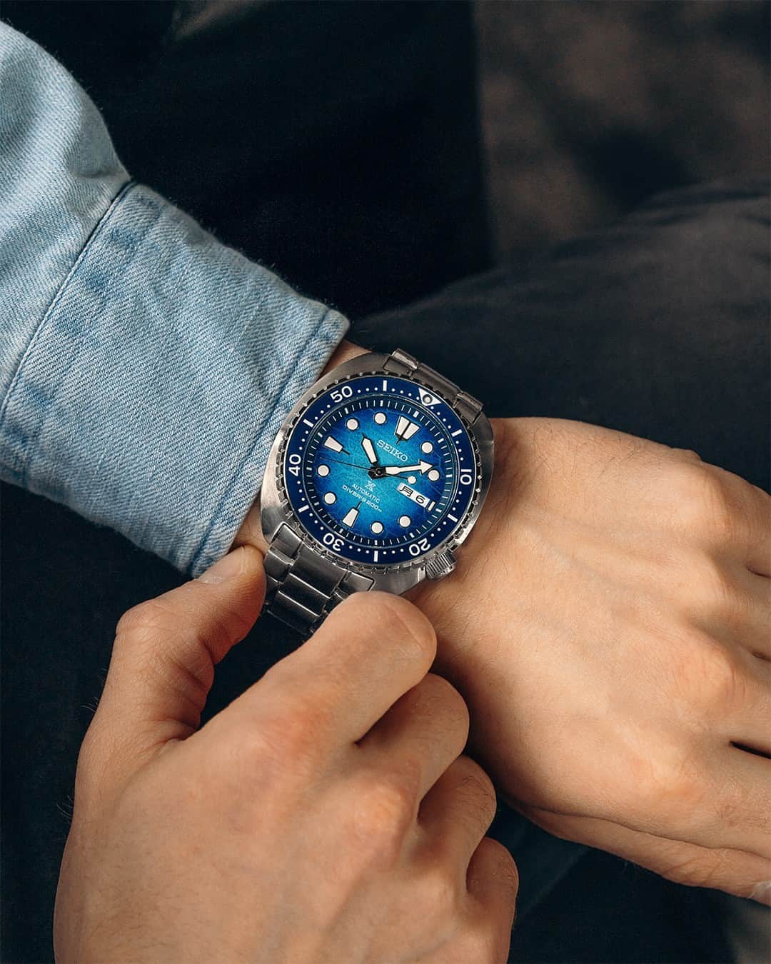 Seiko Watchesさんのインスタグラム写真 - (Seiko WatchesInstagram)「Celebrate World Sea Turtle Day with this Seiko Timepiece! 🐢 - The U.S. Special Edition showcases Seiko's ongoing efforts to promote ocean exploration and conservation with an intricately patterned blue dial inspired by the turtle shell! Dive deep with #SRPH59 and put your Seiko fandom on full display with a timepiece you can feel good about.  #Seiko #Prospex #KeepGoingForward #WorldSeaTurtleDay」6月17日 5時00分 - seikowatchusa