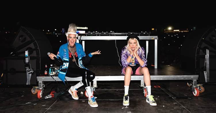 NERVOのインスタグラム：「Casual Thursday night in Spain for @osondocamino This festival is one for the books and congrats on selling out guys!! Muchas Gracias and thanks for having us 🙏🙏🎉🎉👯👯✅✅🥰🥰 (YO NO QUIERO AGUAAAA) #españa」