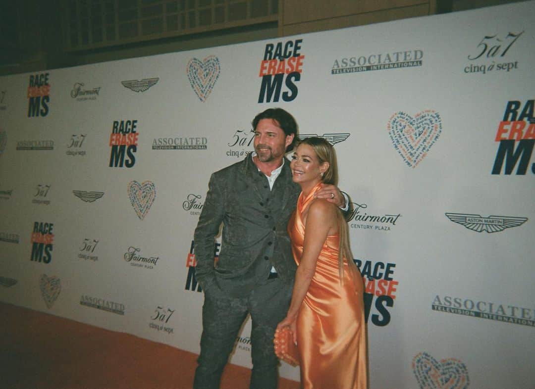 のインスタグラム：「FBF to this amazing night with my hubby 🧡🧡」