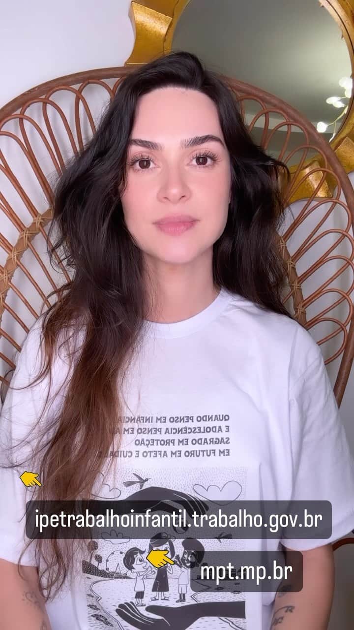 Thaila Ayalaのインスタグラム：「Semana mundial de combate ao trabalho infantil.  Você sabia que quase 2 milhões de crianças e adolescentes estão em situação de trabalho infantil no Brasil?  Precisamos falar, compartilhar e alertar sobre isso!  Alertar que a infância demanda cuidado e proteção.  Caso presencie alguma situação! Disque 100.  Para denúncias pela internet, acesse: ipetrabalhoinfantil.trabalho.gov.br e mpt.mp.br.  Proteger a infância é potencializar o futuro de uma nação. Precisamos acabar com o trabalho infantil.  Vamos juntos nessa luta!  DENUNCIE  #InfânciaSemTrabalho  #ChegadeTrabalhoInfantil  #BrasilSemTrabalhoInfantil  #Disque100 #InfânciaÉDireito #CriançaLivreDeTrabalhoInfantil」