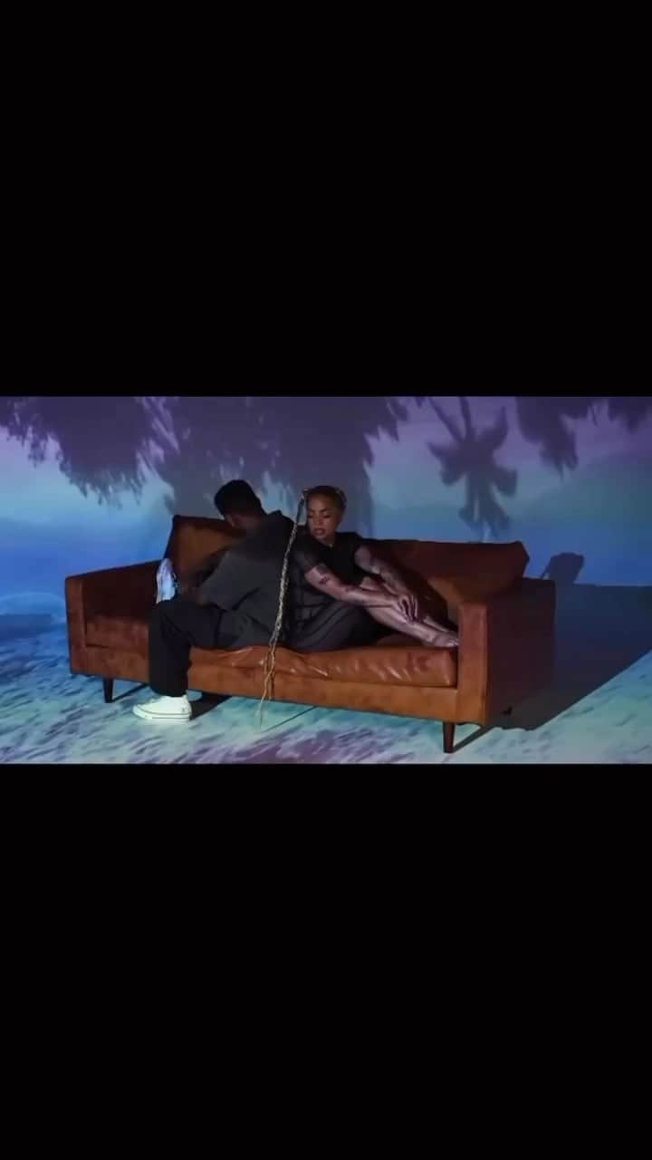 のインスタグラム：「Peep “Gone” by @brysontiller and @kianalede OUT NOW!! Production by myself | @waveiq | @khrisriddicktynes written by @trevonsmusic and @kianalede」