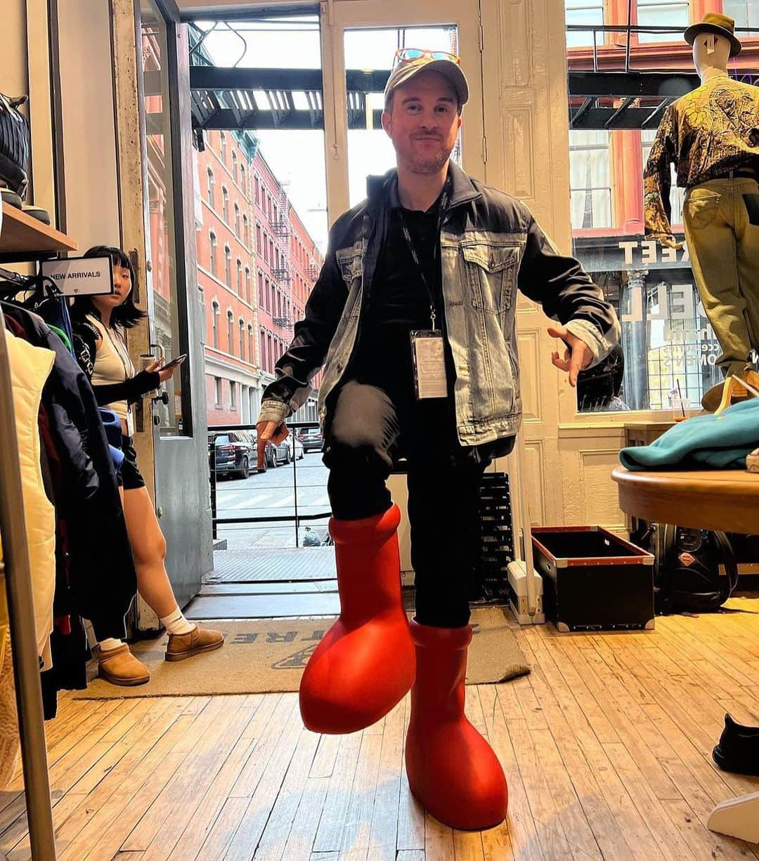 2nd STREET USAのインスタグラム：「@the_meltz in @mschf boots at @2ndstreetusa SOHO📍🔥🤭」