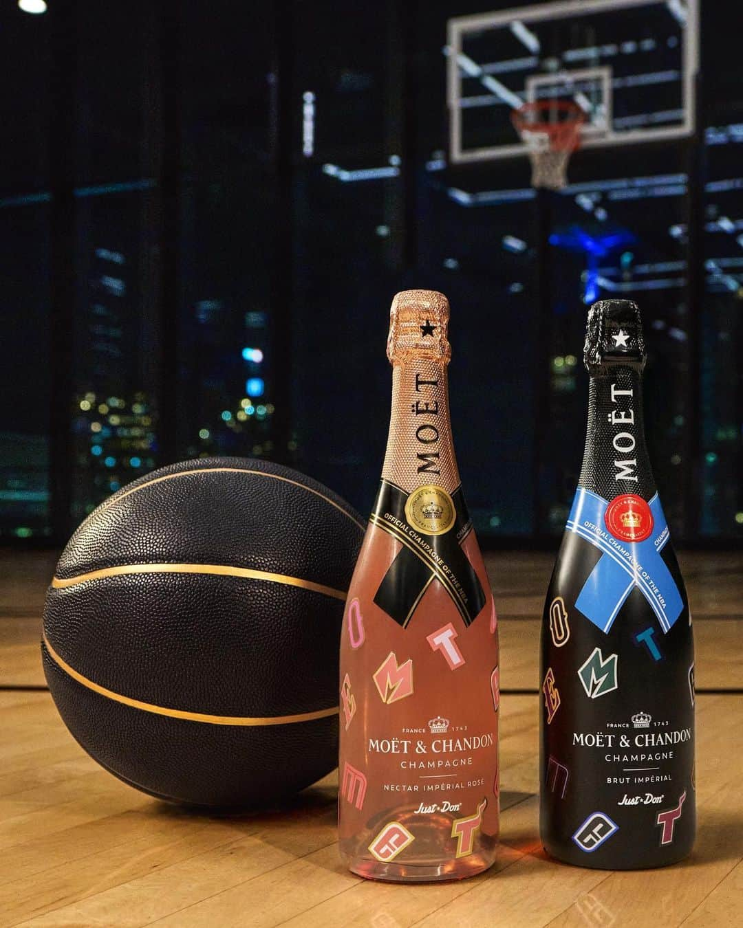 Moët & Chandon Officialさんのインスタグラム写真 - (Moët & Chandon OfficialInstagram)「From locker room triumphs to hometown celebrations, experience all of life's winning moments with the Moët & Chandon and NBA Collection by Just Don.   Discover the collection at the link in bio.    @nba @chicagodonc #MoetMoment #MoetNBA  This material is not intended to be viewed by persons under the legal alcohol drinking age or in countries with restrictions on advertising on alcoholic beverages. ENJOY MOËT RESPONSIBLY.」6月17日 6時07分 - moetchandon