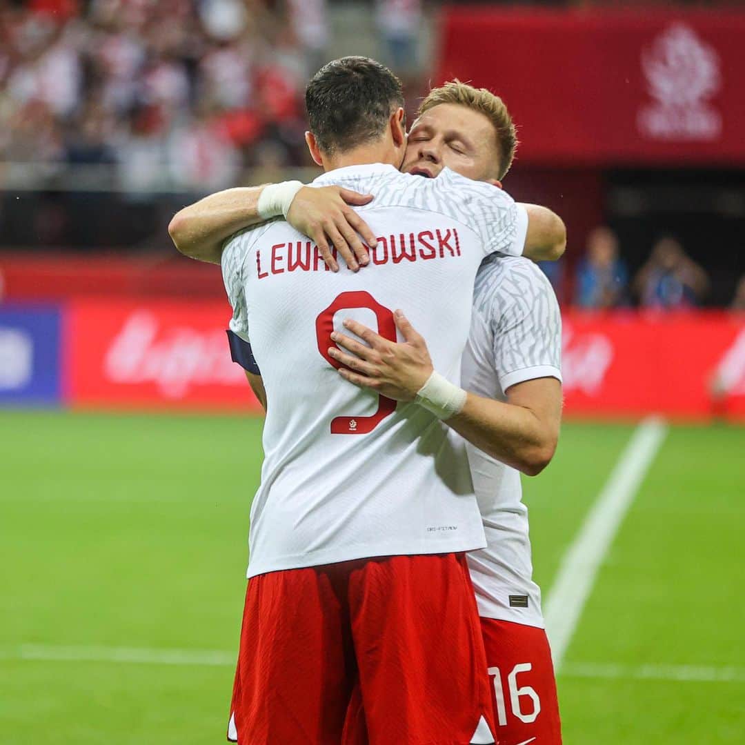 ロベルト・レヴァンドフスキのインスタグラム：「Dzięki Kuba!  @kuba.blaszczykowski  @laczynaspilka」